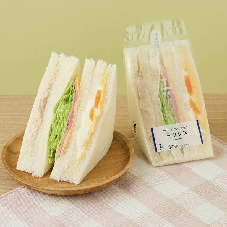 ローソン サンドイッチ ツナサラダ LAWSON パン コンビニパン パンスタグラム パンのある暮らし パン活 朝食 朝ごパン ランチ bread lunch cafe japanesefood instagood foodstagram foodpics