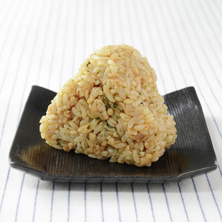 天かすやみつきおにぎり 国産もち麦入り