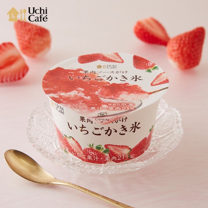 果肉ソースがけ いちごかき氷