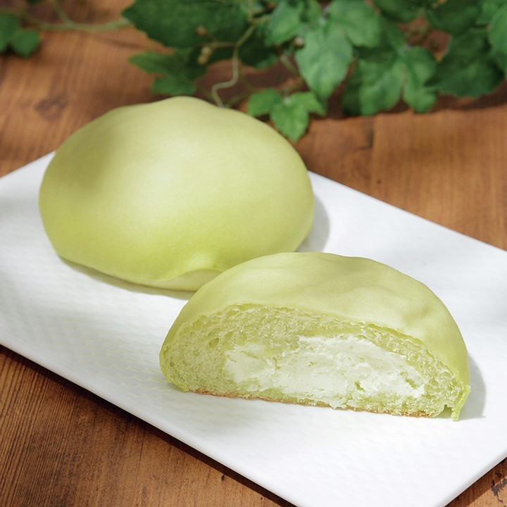 シャインマスカットのホイップパン