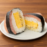 大きなおにぎり ソーセージ玉子